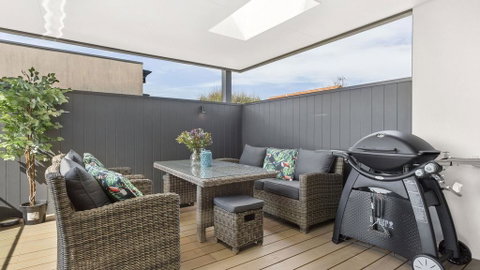 WHITEHAVEN - MORNINGTON - Suburb Australia 2