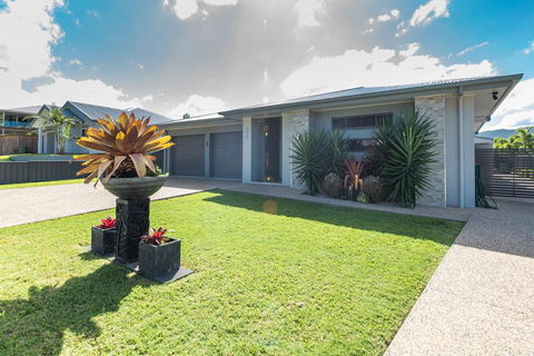 Whitsunday Sands - Suburb Australia 2