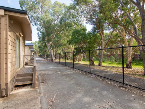 Windsor Gardens Caravan Park - Suburb Australia 2