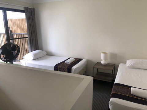 Windsurfer Resort - Suburb Australia 2