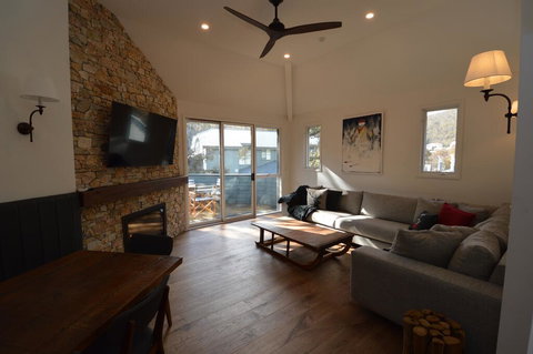 Wintergreen 10 - Suburb Australia 0