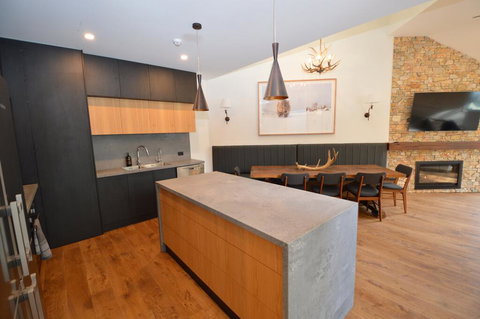 Wintergreen 10 - Suburb Australia 3