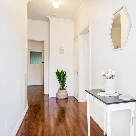 Wombat Cottage Albury - Suburb Australia 1