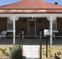 Woodstock Cottage - Suburb Australia