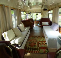 Yamba Hinterland bush retreat - Vintage bus stay - Suburb Australia