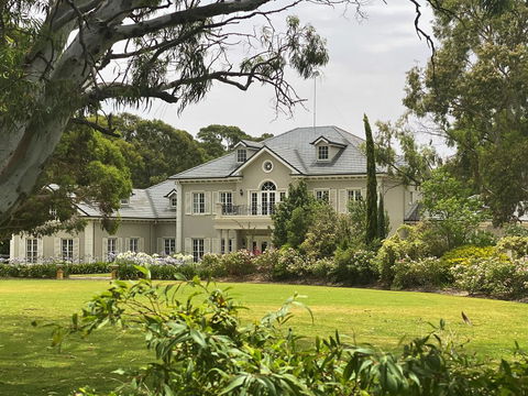 Yatahlia Manor Luxury Homestay - Suburb Australia 0