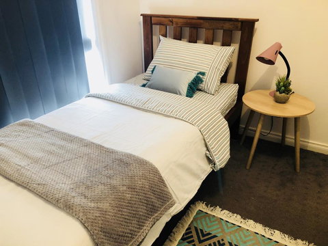 Haven Family& Dog Freindly , Close To Hospital, Airport, Bunnings - Suburb Australia 0