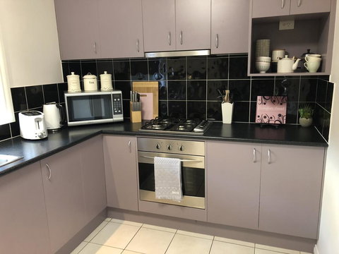 Haven Family& Dog Freindly , Close To Hospital, Airport, Bunnings - Suburb Australia 2