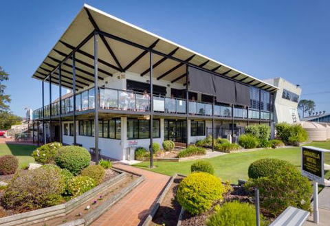 Taree Leagues Sports Club - Suburb Australia 4