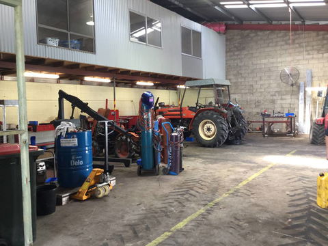 Dennis Hardaker Field Service - Suburb Australia 3