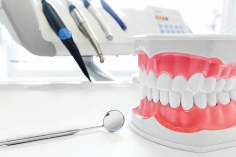 Cosmetic Denture Services–Ray Kurtz - Suburb Australia 3