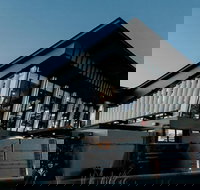 Highlander Hotel - Suburb Australia