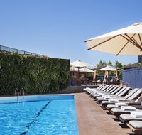 Four Seasons Hotel Sydney - Suburb Australia