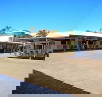 Cascade Motel In Townsville - Suburb Australia