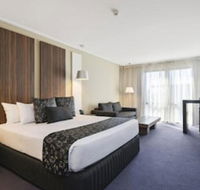Quality Hotel Taylors Lakes - Suburb Australia