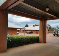 Mud Hut Motel - Suburb Australia