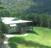 Singletons Retreat - Suburb Australia