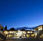 Reef Motor Inn - Suburb Australia
