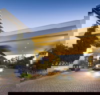 Ramada by Wyndham Diplomat Canberra - Suburb Australia