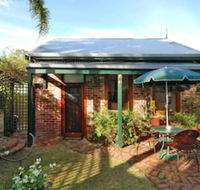 Above Bored Bed  Breakfast - Suburb Australia