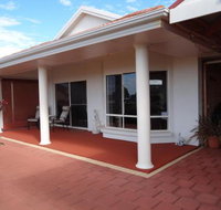 Close Encounters Bed  Breakfast - Suburb Australia