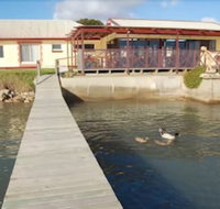 Meningie's Waterfront Motel - Suburb Australia
