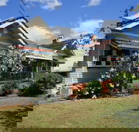 Melville House - Suburb Australia