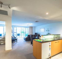 Glenelg Beachside Apartments - Suburb Australia