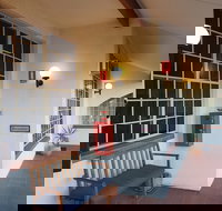 McNevin's Warwick Motel - Suburb Australia