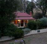 Sinnamons Cottage - Suburb Australia
