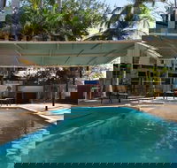 Palm Court Budget Motel Hostel/Backpackers - Suburb Australia