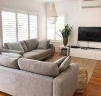 The Seaside Beachhouse Mollymook - Suburb Australia