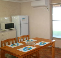 Lake Edge Holiday Units - Suburb Australia