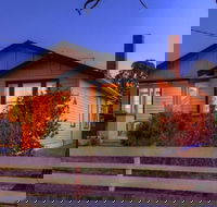 Grace's Spa Cottage - Suburb Australia