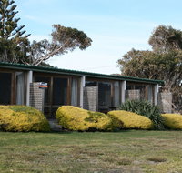Seaview Holiday Park and  Hostel - Suburb Australia