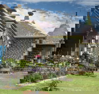 Coragulac House Cottages - Suburb Australia
