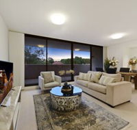 HomeHotel Spacious Luxury Apt Next to Shopping - Suburb Australia