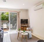 Lovely Modern Villa Amidst Peaceful Surroundings - Suburb Australia