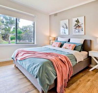 2 Bedroom Apt in Glenelg With Air Con - Suburb Australia