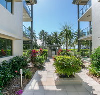 Beachfront Apartment with Ocean Views - Suburb Australia