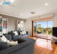 Acqua Vista water view fireplace walk to beach - Suburb Australia