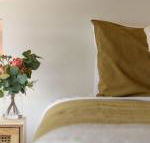 Trentham Central Villas 6 BR / Ensuite / Sleeps 12 - Suburb Australia