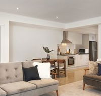 Sleek  Spacious Flat - Suburb Australia