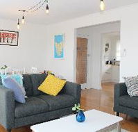 Newly Renovated Unit Waters Edge - Suburb Australia