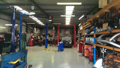 Handbags Sales Repairs Maroochydore QLD Suburb Australia