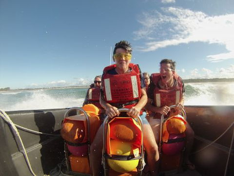Noosa Thriller - Suburb Australia 3