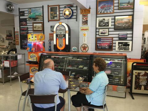 Cadz Ol’Skool Diner & Takeaway - Suburb Australia 2