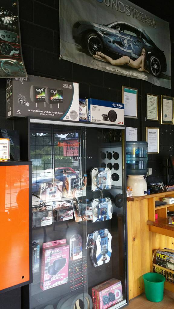 Car 4WD Minibus Rental Pialba QLD Suburb Australia