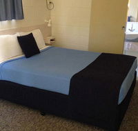 Emerald Motor Inn - Suburb Australia