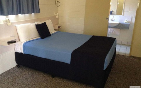 Emerald Motor Inn - Suburb Australia 0